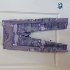 Athleta XS cropped workout leggings.  EUC.  Blue/gray camo